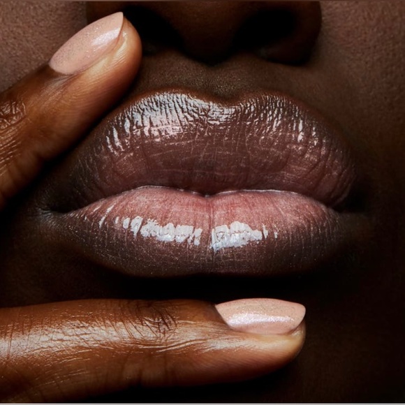 New "Oyster Girl" MAC lipglass lipgloss - Picture 4 of 6